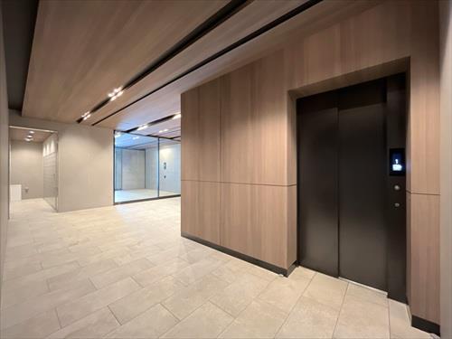 1F エレベーターホール