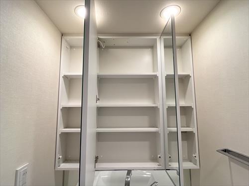 三面鏡裏収納 三面鏡裏収納