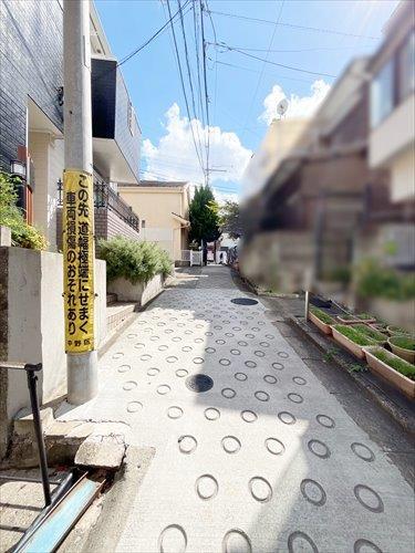 現地前道路