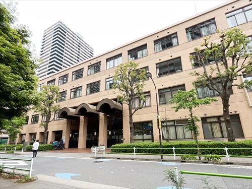 港区立港南中学校(670m)