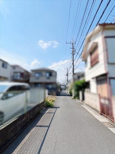 現地前道路(東側)