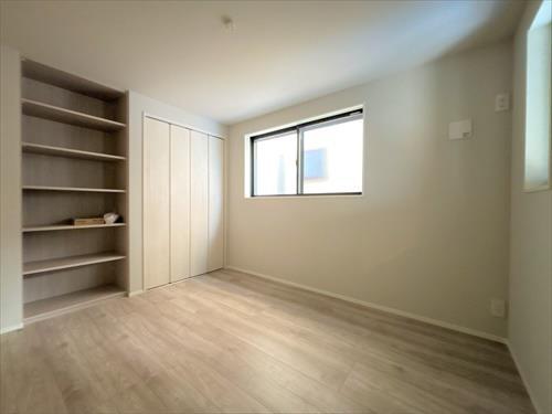 1階西側納戸(約5.5帖)