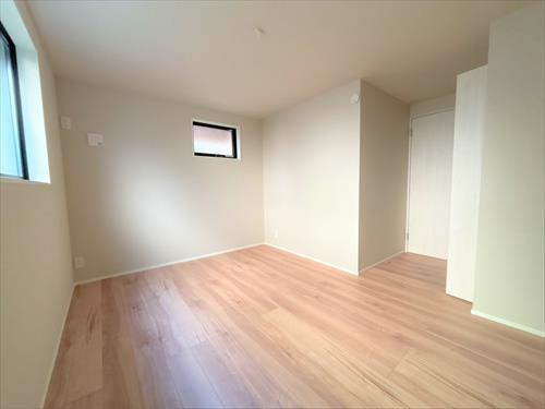 1階東側納戸(約7帖)