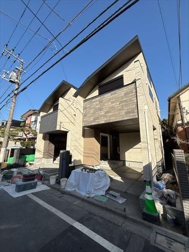 建築中の外観：右側(2026年2月撮影)