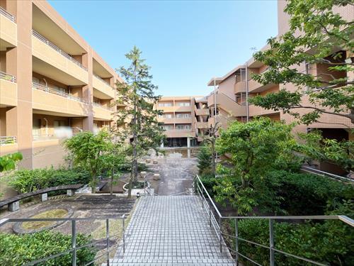 マンション敷地内