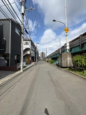 マンション北側前面道路