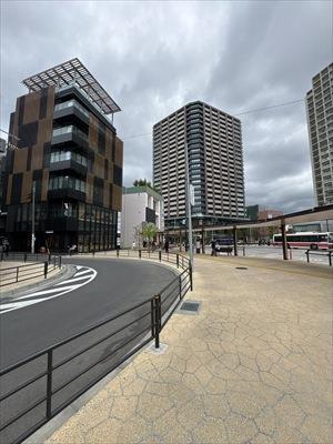 向ヶ丘遊園駅前広場（600m）
