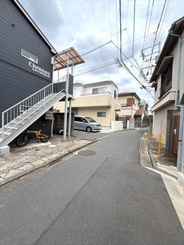 北東側前面道路