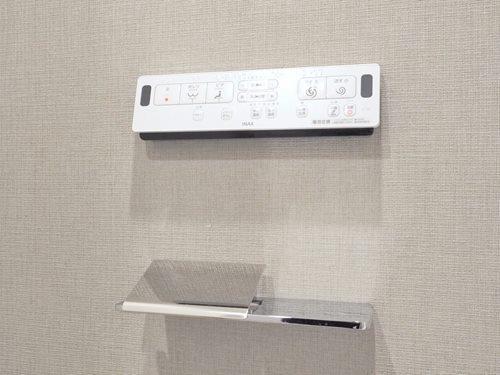 温水洗浄便座トイレ_壁リモコン