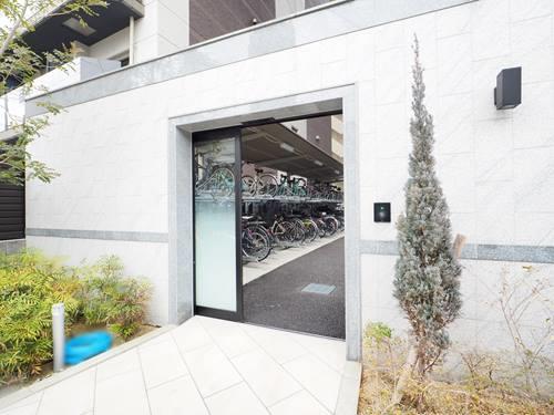 【共用部】自転車置場入口（オートロック）