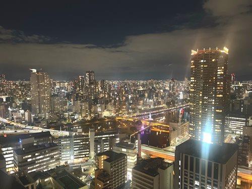 洋室約8.7帖 バルコニーからの夜景