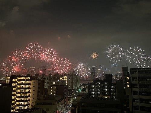 バルコニーからの眺望（淀川花火）