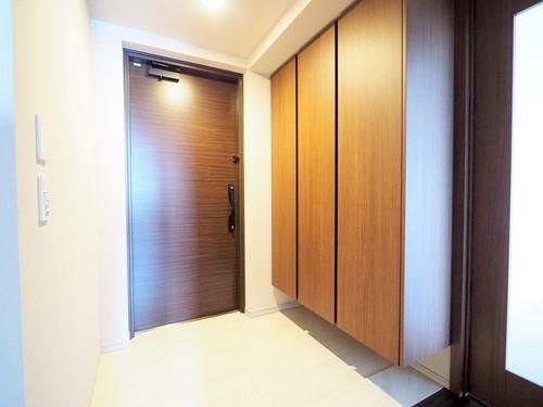 玄関（人感センサー付きライト有）