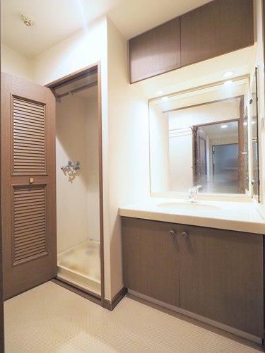 洗面所_独立洗面化粧台・扉付洗濯機置場