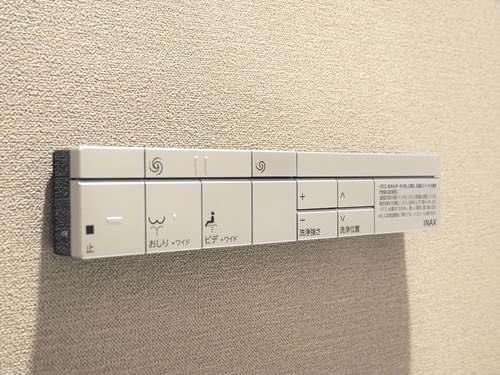 温水洗浄便座トイレ_壁リモコン