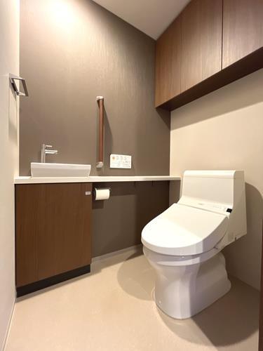 温水洗浄便座トイレ（手洗いカウンター付