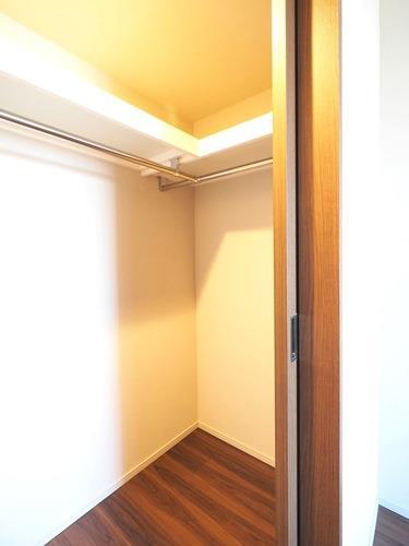 洋室約8帖_ウォーク インクローゼット