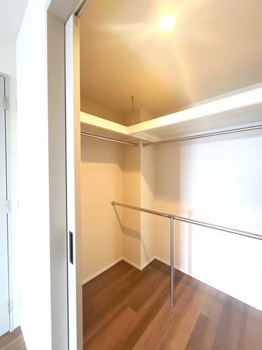 洋室約8帖 _ウォークインクローゼット