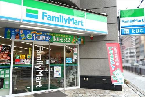 ファミリーマート新町三丁目 220m