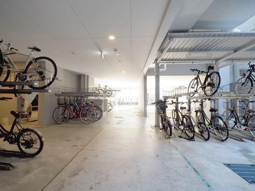 【共有部】屋内駐輪場