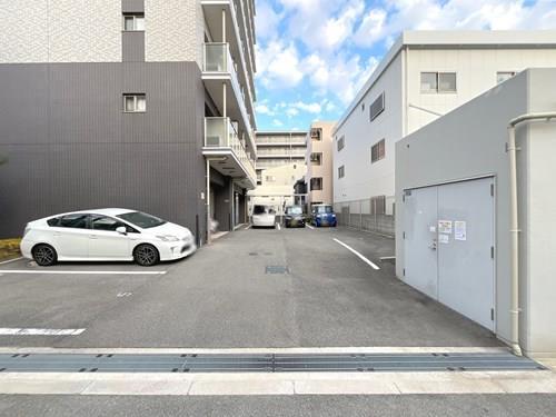 【共用部】駐車場・ゴミ置場