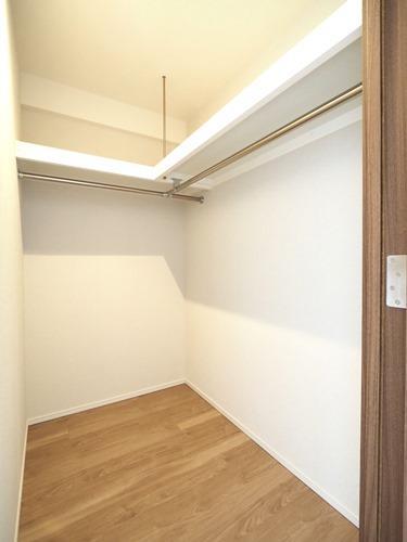 洋室約8.5帖_ウォークインクローゼット