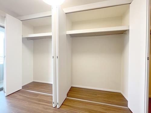 洋室約5帖 A_収納