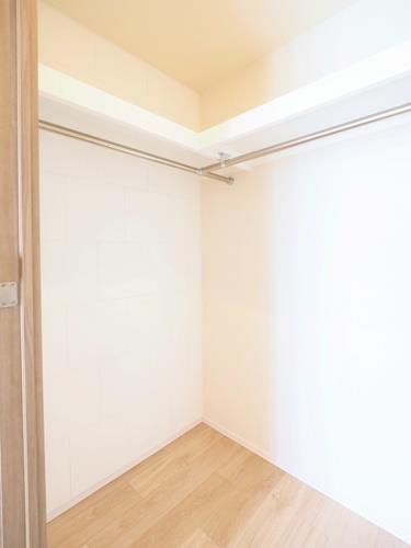 洋室約7帖_ウォークインクローゼット