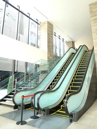 【共用部】エントランス_エスカレーター