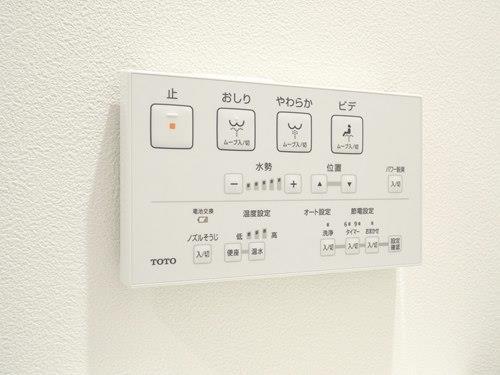 温水洗浄便座トイレ_壁リモコン