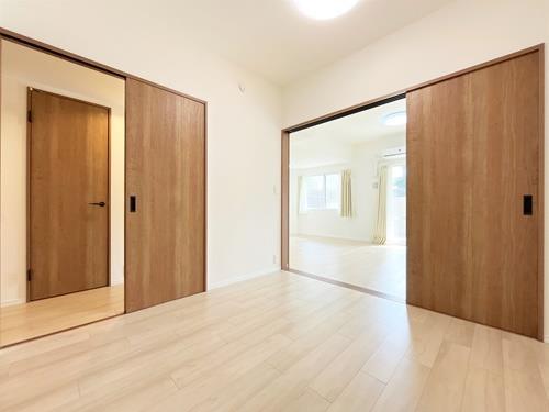 洋室約4.5帖（LDK隣接）