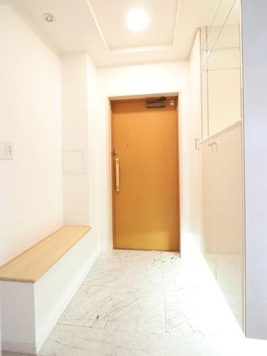 玄関（人感センサー付きライト有）