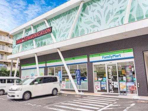 ファミリーマート野中北店 280m