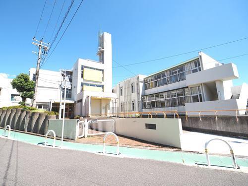 豊中市立新田小学校 1040m