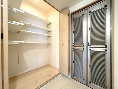 玄関 収納・網戸