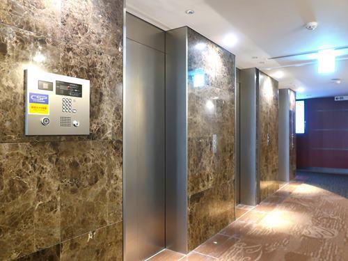 2階エレベータホール