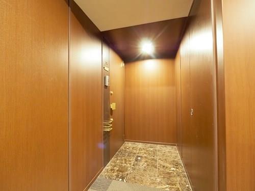 玄関（内廊下側）