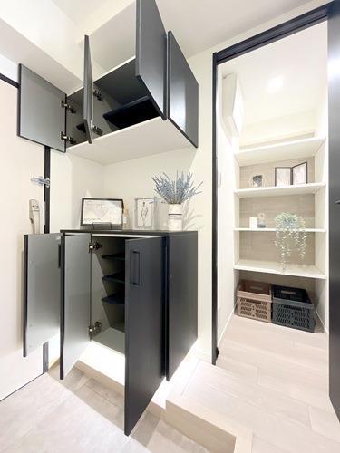 玄関 下足入＋物入