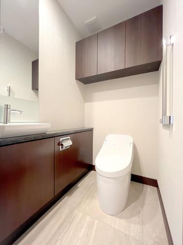 トイレ 温水洗浄便座機能付き