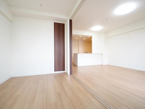 洋室約5.3帖（バルコニー側）