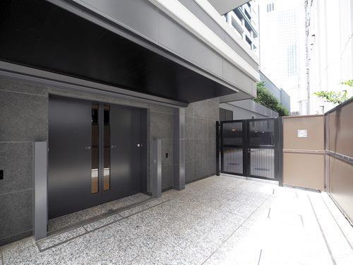 【共用部】駐輪場・専用エレベーター入口