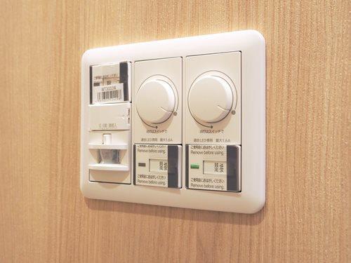 玄関 照明スイッチ