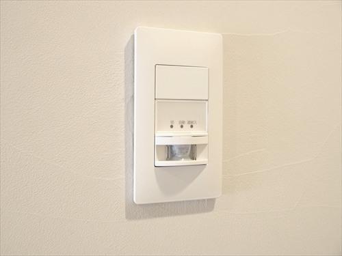 玄関 人感センサー付き照明スイッチ