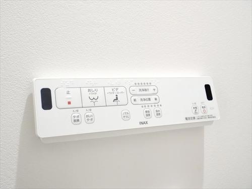 温水洗浄便座トイレ 壁リモコン