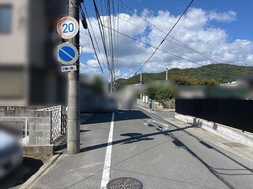 北東側前面道路