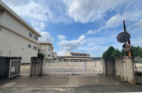 岡山市立宇野小学校まで380m