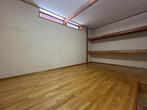 屋根裏収納