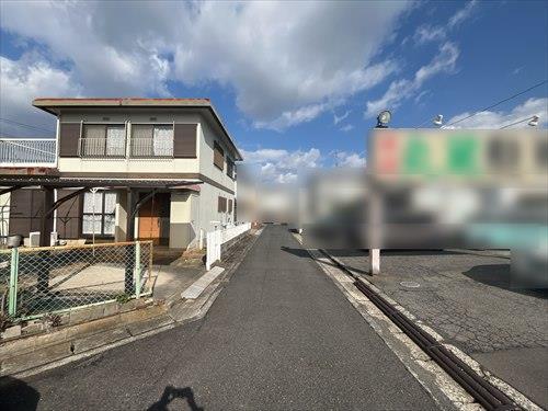 東側道路（南から北にかけて）