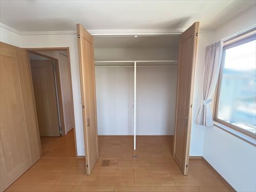 2F洋室約5.8帖収納