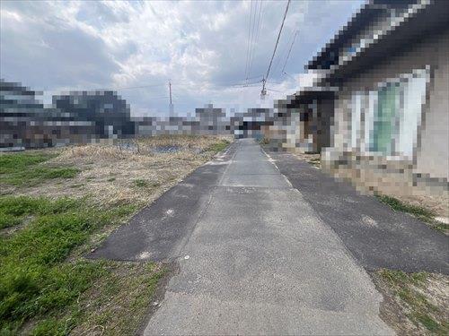 西側から見た前面道路